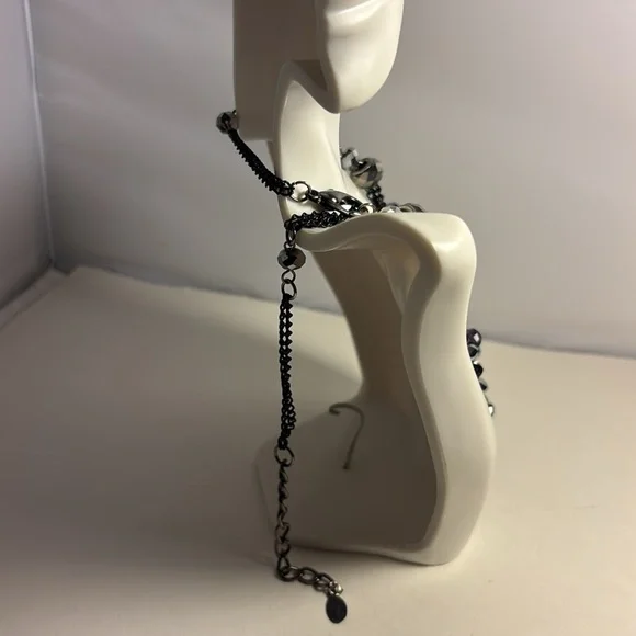 Stunning purple silver and black contrast 10-12 inches long necklace - Picture 5 of 5